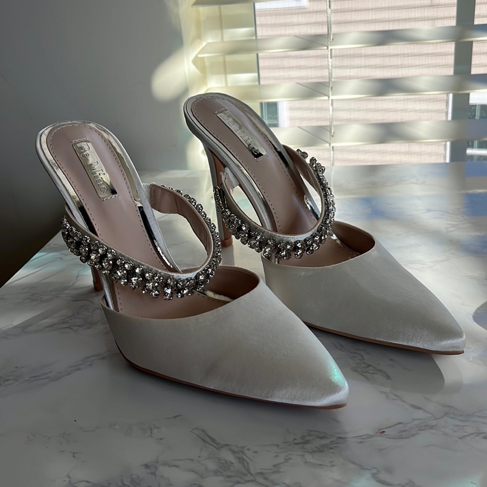 Cream mule closed toe heels